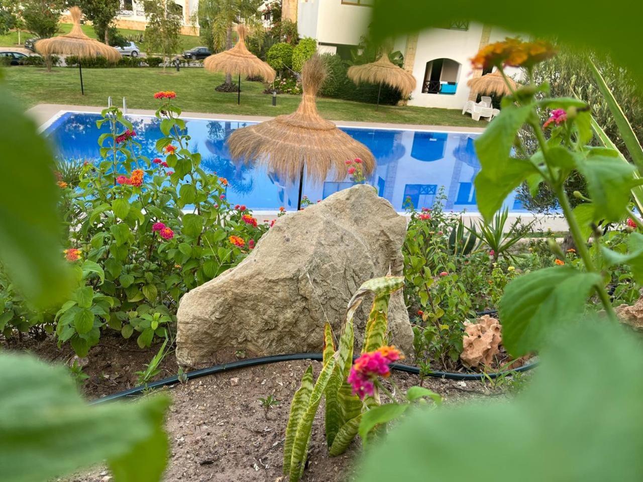Lilac's Garden vue piscine M'dik Buitenkant foto