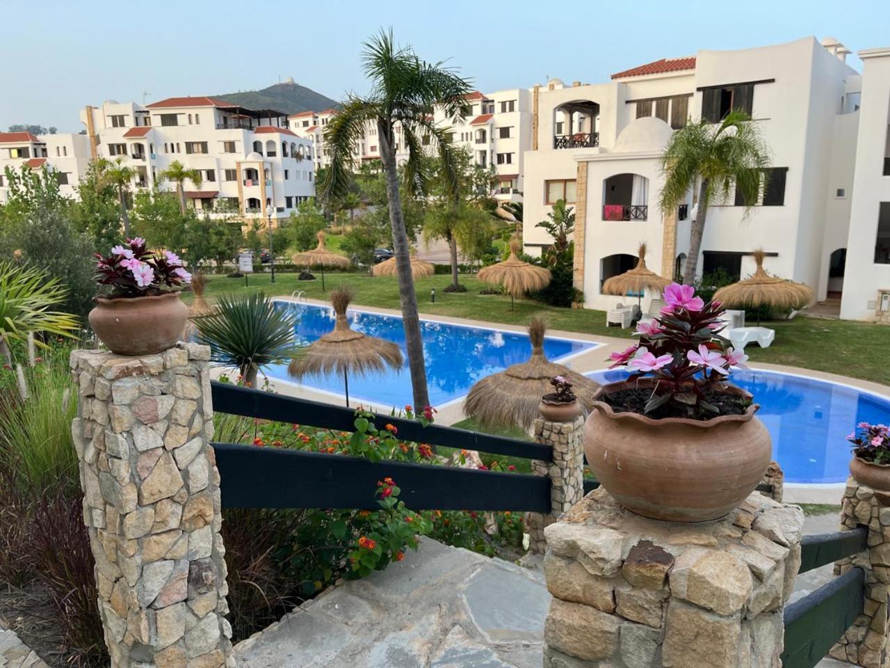 Lilac's Garden vue piscine M'dik Kamer foto